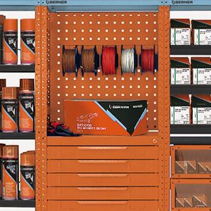 Die „Smart-Scale“ ist in Regalen der Bera-Reihe von Berner verbaut. Sie misst mithilfe intelligenter Sensoren den Produktbestand und ist in der Lage, automatisch Bestellungen aufzugeben.(Bild:  Berner)