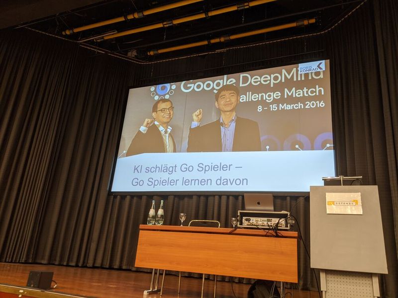 Man kann auch von KI lernen. Im Bereich Medizin passiert dies schon, ebenso bei Strategiespielen. (Bild: Oliver Schonschek)