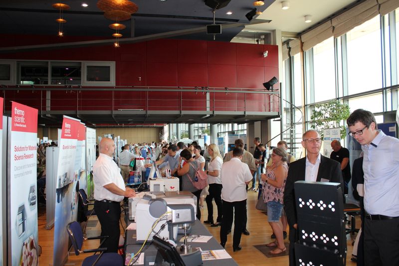 Impressionen der Lab-Supply Dresden vom 28. August 2019  Im Internationalen Congress Center des Maritim Hotels Dresden fanden sich zahlreiche Besucher ein, um mit den Ausstellern von Labortechnik und Verbrauchsmaterial ins Gespräch zu kommen. Impressionen vom Messetag sowie einige Besucherstimmen finden Sie in dieser Bildergalerie. Die nächste Lab-Supply ist am 25. September 2019 in Münster. Weitere Infos zu den kommenden Lab-Supply-Messen finden Sie auf www.lab-supply.info.   Lese-Empfehlung: Nachbericht zum erfolgreichen Auftakt der Lab-Supply in Wien. (Bild: LABORPRAXIS, C. Lüttmann)