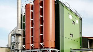 in Haldensleben, Sachsen-Anhalt, hat die erste deutsche Phos4green-Anlage für Recyclingdünger den Betrieb aufgenommen. Die rückstandfreie Herstellung von gebrauchsfertigem Dünger aus phosphathaltiger Klärschlammasche wurde vom Anlagen- und Prozessexperten Glatt Ingenieurtechnik und Düngerspezialist Seraplant zur Marktreife gebracht. (Clifford Schaeferskuepper/Glatt Ingenieurtechnik/Seraplant)