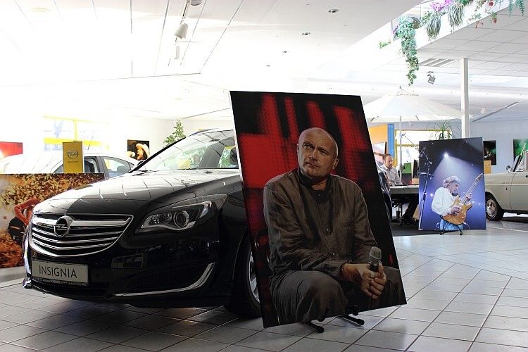 Phil Collins mit seinem Außendienstlergesicht würde doch bestens in einen Insignia passen, oder? (Foto: Bernhardt)