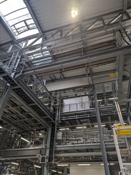 AMG Lithium hat am 18.September 2024 Europas erste Lithiumhydroxid-Raffinerie in Betrieb genommen. (Bild: Stefanie Eckardt)