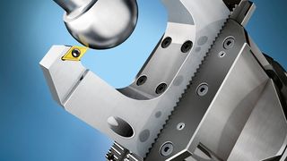 Mit dem patentierten direkten Wegmesssystem am Schieber (SMS) erreichen die Komet-Komtronic-U-Achssysteme selbst bei der Bearbeitung von Kugeln eine Genauigkeit von wenigen Mikrometern. (Komet)