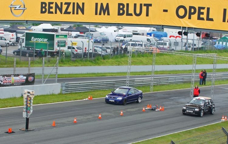 Beim 1/8 Milen-Rennen konnte jeder, der wollte, die Power seines Opels unter Beweis stellen. (Matthias Knödler)