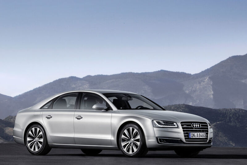 Eine herausragende Stärke des A8 ist der Leichtbau: Der 3.0 TDI Quattro mit dem normalen Radstand wiegt leer, ohne Fahrer, nur 1.880 Kilogramm. Die Karosserie, in der Audi Space Frame (ASF)-Bauweise nahezu vollständig aus Aluminium gefertigt, bringt nur 231 Kilogramm auf die Waage, etwa 40 Prozent weniger als eine vergleichbare Stahlkarosserie. (Audi)