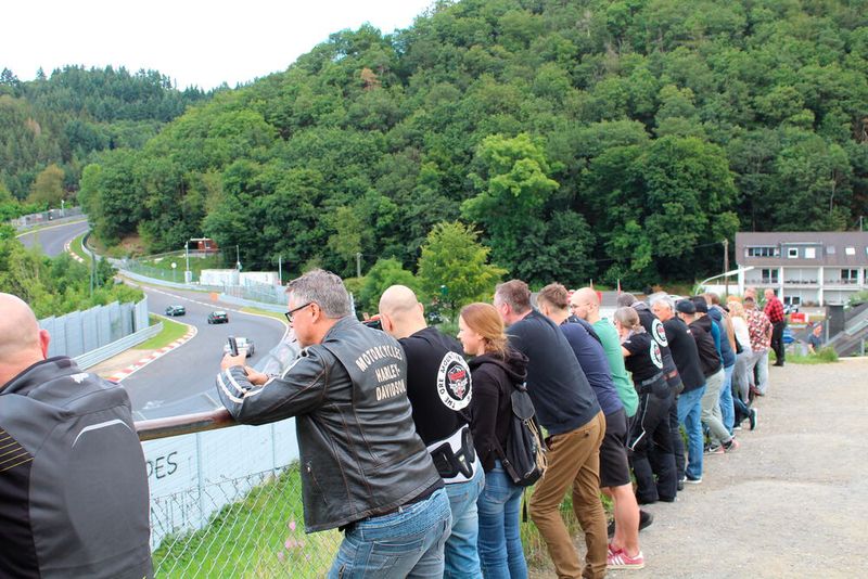 Der zweite Halt am ersten Tourtag führt zur legendären Nordschleife des Nürburgrings. (Bild: Vogel IT-Medien GmbH et al.)