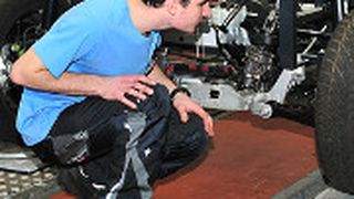 Alexander Lion aus dem Saarland erkämpfte sich beim Praktischen Leistungswettbewerb „Profis leisten was“ (PLW) die Goldmedaille. (Schmidt)