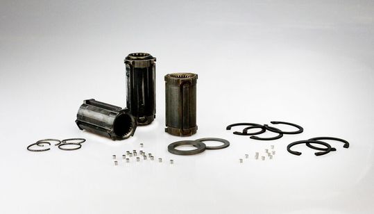 Schiebehülse-Satz einer Mercedes-Benz-Pendelachse: Bei der Make-or-Buy-Abwägung greifen hier Kriterien wie Stückpreis, Lieferzeit oder Fertigungskapazitäten häufig zu kurz.(Bild:  Con-Sept)