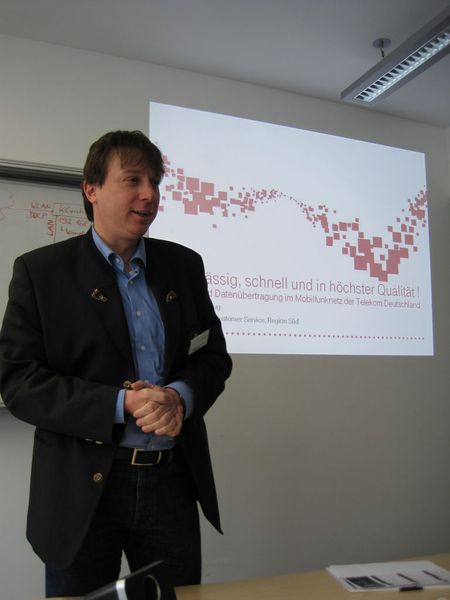 Harald Schönpflug (Telekom) erläutert die Neuigkeiten der Netzplattformen und die Strategien der Zukunft. (Archiv: Vogel Business Media)