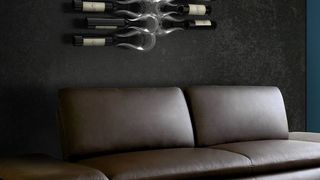 Das Gießverfahren ermöglicht es den Designern, komplexe Geometrien, Hinterschneidungen, dünne Wandstärken und selbst feinste Strukturen umzusetzen. (Bild: Dominic Schindler Creations)