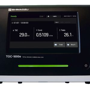 Der TOC-1000e ist ein Prozessanalysator für die kontinuierliche Überwachung von Reinstwasser. Er kontrolliert den TOC-Gehalt und die elektrische Leitfähigkeit eines Reinstwasserstroms in der Produktion, etwa von Arzneimitteln. (Bild: Shimadzu)