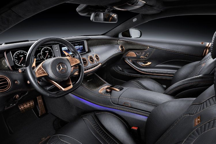Im Interieur hat das Unternehmen aus Bochum viel Leder verarbeitet und zahlreiche Holzintarsien-Elemente durch Aluminium ersetzt.  (Foto: Brabus)
