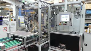 Die Ronden des neuen Lean Motors fertigt Stöber mit einer vollautomatisierten Roboterbestückungsanlage. (Stöber Antriebstechnik )