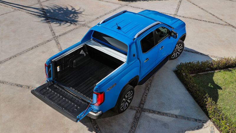 Die Ladefläche bietet praktische Zurrösen. (Bild: VW)