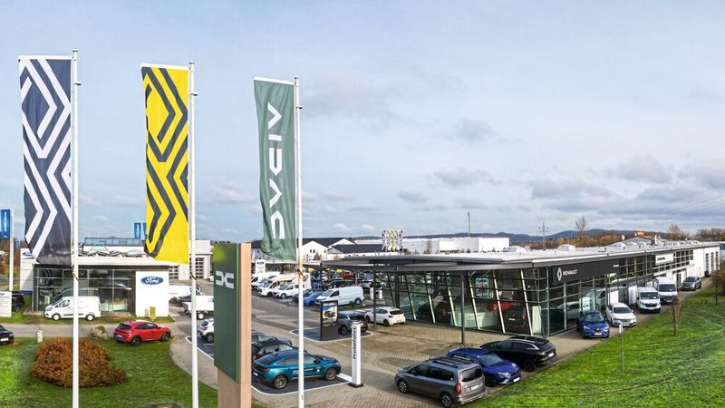 Die Hermann-Gruppe konzentriert sich auf ihre drei Marken Ford, Renault und Dacia. Alle drei Marken werden unter anderem am Standort Goslar gehandelt. Die dortigen Betriebe wurden in den letzten Jahren stetig modernisiert und ausgebaut. (Bild: Hermann-Gruppe)