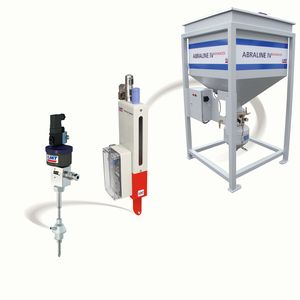 Schnelles und ökonomisches Wasserstrahlschneiden ermöglicht das Abrasivfördersystem Abraline Advanced von KMT.