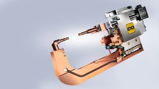 Das ist die neue Nimak-Roboterschweißzange der Zukuft! Die Cubegun soll ein auf einem völlig neuen Konzept basieren. Das Grundidee ist ein monolithischer Grundkörper in dem Transformator und Servomotor integriert sind, wie Nimak erklärt. Das spart nicht nur Platz. (Bild: Nimak)