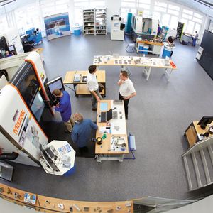 Auf rund 300 m² hat das Schmierstoffunternehmen Blaser Swisslube sein topmodernes Technologiecenter am Hauptsitz in Hasle-Rüegsau (Schweiz) kürzlich erweitert.