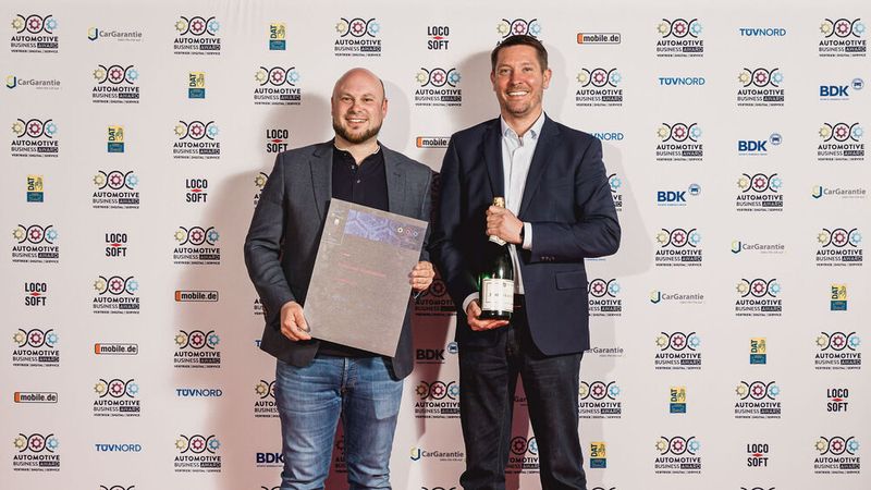 Das Autohaus Kunzmann in Aschaffenburg war mit seiner E-Commerce-Strategie rund um Kompletträder, das Kunden eine komfortable Bestell- und Montagemöglichkeit bietet, Gewinnerbetrieb des Automotive Business Awards 2025. (Stefan Bausewein)