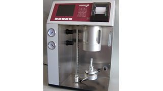 Abb. 1: Das Partikelanalysesystem Pamas SBSS kann optional mit einer kleinen Druckkammer ausgestattet werden. So können auch kleinste höherviskose Probenmengen vor der Messung entgast und unter Druck analysiert werden. (Bild: Pamas)