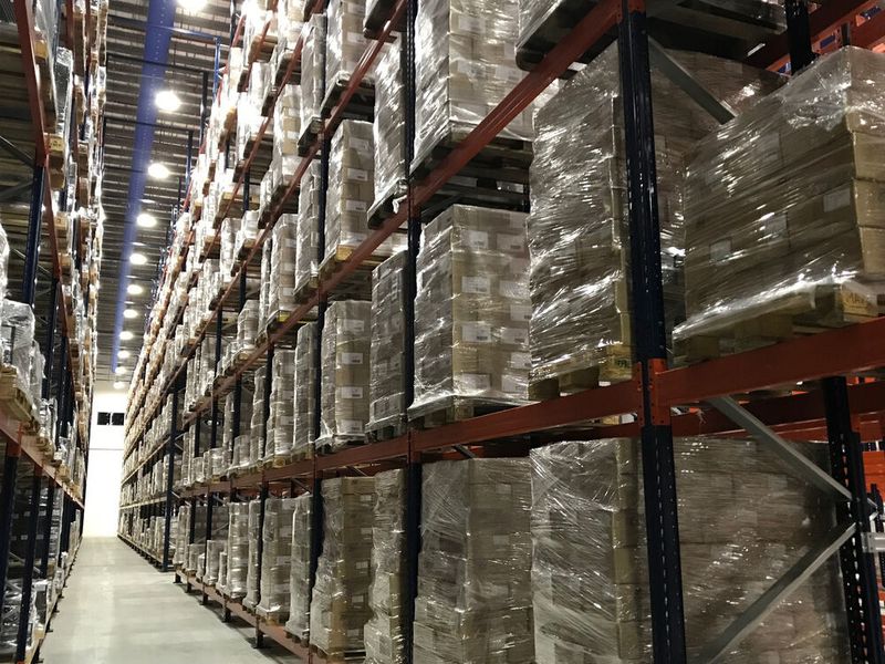 Das EPG-Lagerverwaltungssystem schafft Transparenz für die Kommissionierung von rund 30.000 empfindlichen Pharmaprodukten, auf 50.000 Stellplätzen bei Hala SCS in Jeddah. (Hala SCS)