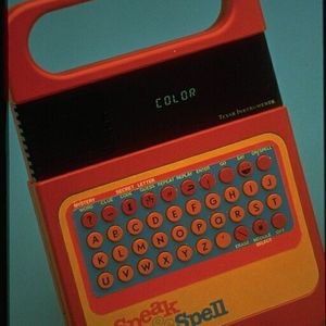 Bild 1: Das Lernspielzeug Speak N Spell beschleunigte 1978 die Entwicklung von DSP-Bausteinen