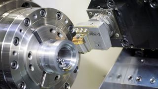 Bild 1: Die Formplatte und der Capto-Werkzeughalter bilden ein eingespieltes Team bei der Drehbearbeitung.  (Bild: Kraas)