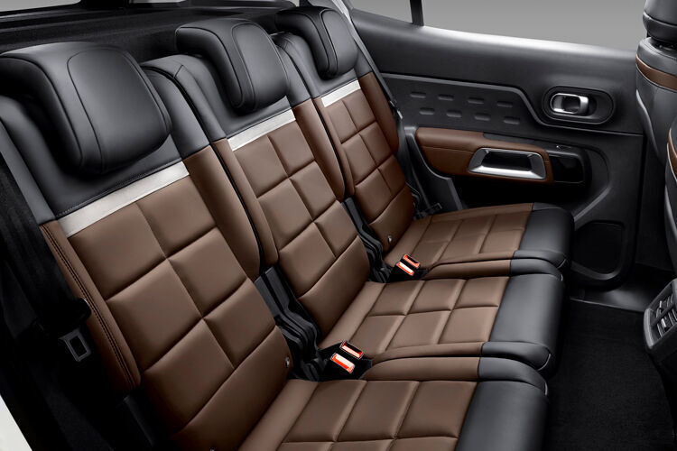 Auf die hinteren Fahrgäste warten drei Einzelsitze, die je nach Platzbedarf verschoben werden können. (Citroën)