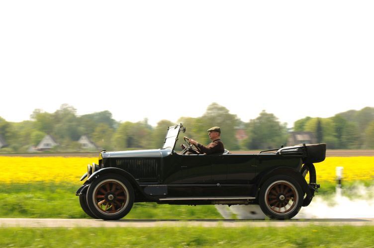 Ihnen war nur eine vergleichweise kurze Blüte beschieden: Fahrzeugen wie dem Stanley Steamer aus dem Jahr 1915, der mit Dampf angetrieben wird. (Markus Bolsinger)