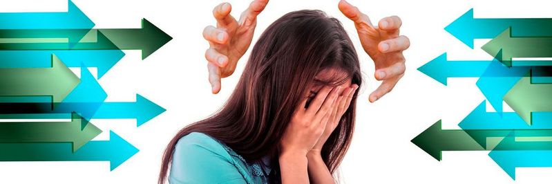 Flackernder Bildschirm, grelles Neonlicht, stickige Luft, laute Geräusche und Stress: Oft ist ein Migräneschub die Folge. Die Fehlerquote erhöht sich und Arbeitsabläufe verlangsamen sich. An Weiterarbeiten ist dann nicht mehr zu denken.(Bild:   / CC0)