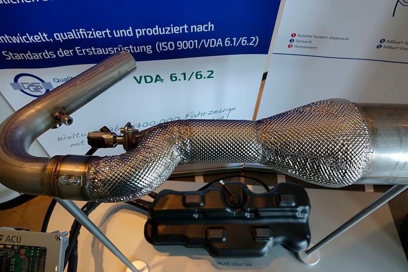 Als einziger Hersteller düst HJS das Adblue direkt in den Abgastrang ein und verzichtet auf einen Ammoniakgenerator. (»kfz-betrieb«/Jan Rosenow)