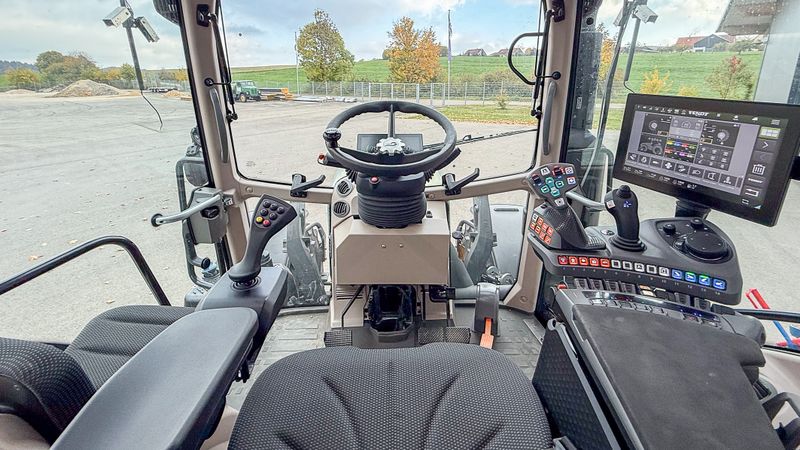 Der teleoperierte Traktor ist vom Leitstand aus fernsteuerbar.(Bild:  Arnold Next G)