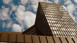 Blick auf das Rathaus der Stadt Essen: Die Stadtverwaltung plant in naher Zukunft, alle Mitarbeiter mit externen Zugriffen auszustatten, die mit 2FA von privacyIDEA gesichert sind (© Elke Brochhagen|Stadtbildstelle Essen)