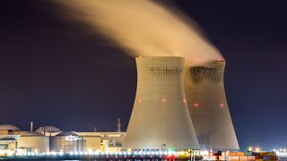 Kritische Infrastrukturen wie Kraftwerke sind ein beliebtes Ziel für Cyberangriffe. Daher sollen die Sicherheitsmaßnahmen europaweit verbessert werden. (Bild: gemeinfrei // Unsplash)