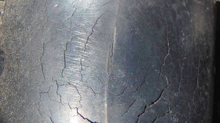 Damit so etwas erst gar nicht mehr auftritt, hat der VDI zwei neue Blätter im Rahmen der VDI-Richtlinie 3822 aufgestellt, die die Schadensprävention an Elastomerteilen sicherer machen. (Gummikaiser)