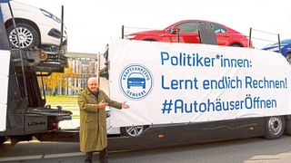 ZDK-Präsident Jürgen Karpinski begleitete die Aktion des Kfz-Gewerbes in Berlin. (Bild: Jens Jeske/www.jens-jeske.de)