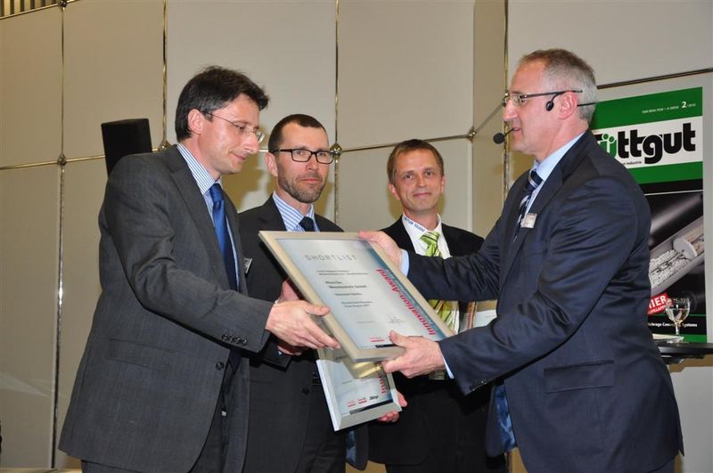 Die Shortlist-Kandidaten der Kategorie Partikel-/Materialanalyse und -charakterisierung (v.l.n.r.): Rheotec Messtechnik, vertreten durch Dr. Andreas Müller (Sales), GEA Niro, vertreten durch Michael Wahlberg (Manager, Test & Development), Mettler Toledo, vertreten durch Dr. Markus Adamczyk (Produkt Spezialist Autochem). (Archiv: Vogel Business Media)