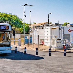 Gemeinsam für die Wasserstoffwende: Hynamics erzeugt H2-Gas in einem 1-Mw-Elektrolyseur an einem Umspannwerk in Auxerre, 170Kilometer südöstlich von Paris.(Bild:  ABB)