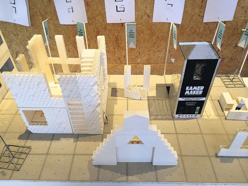 Um das Partnerland Holland näher kennen zu lernen, bietet sich eine Rundreise an: Herausgekommen ist ein Einblick in die unterschiedlichsten Projekte. Hier im Bild das Modell eines geplanten Hauses aus dem 3D-Drucker, nach typischem Amsterdam-Zuschnitt. (Bild: Jablonski)