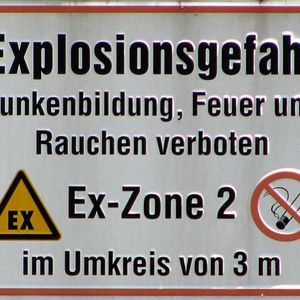 Ex-Zonen müssen vom Anlagenbetreiber dort ausgewiesen werden, wo mit bestimmten Wahrscheinlichkeiten eine explosionsfähige Atmosphäre auftreten kann.