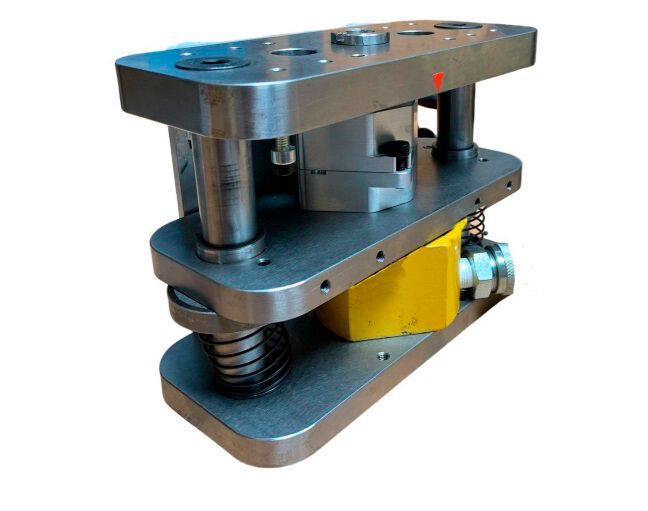 Das ist eine Neuheit, die es ab Oktober für die Minispritzgießmaschine Holipress von Holimaker geben wird: das hydraulische Werkzeugspannsystem HPC014. (Bild: Holipress)