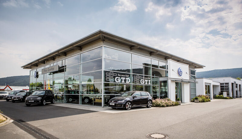 Wie auch die anderen Händler des Verbunds handelt Grampp mit Modellen des Volkswagenkonzerns, ... (Grampp)