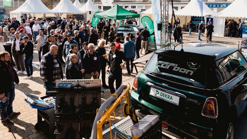 Bei bestem Wetter trafen sich am 20. und 21. März über 1.400 Experten aus der Karosserie- und Lackbranche in Würzburg, um über Herausforderungen für K&L-Betriebe zu diskutieren.(Bild:  Stefan Bausewein)
