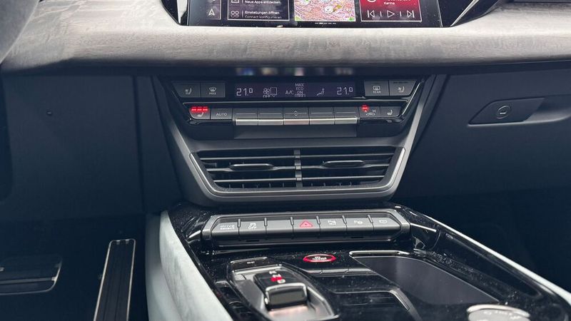 9. Bedien-Zwiespalt: Das Bedienkonzept aus Touchflächen und echten haptischen Schaltern gefällt grundsätzlich, besonders für die Klimasteuerung.  (Bild: Schreiner – VCG)