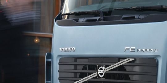 Volvo Trucks ist sich sicher, dass ein Teil der Hybridtechnologie in Zukunft bei den meisten Lkw Einsatz findet. (Archiv: Vogel Business Media)