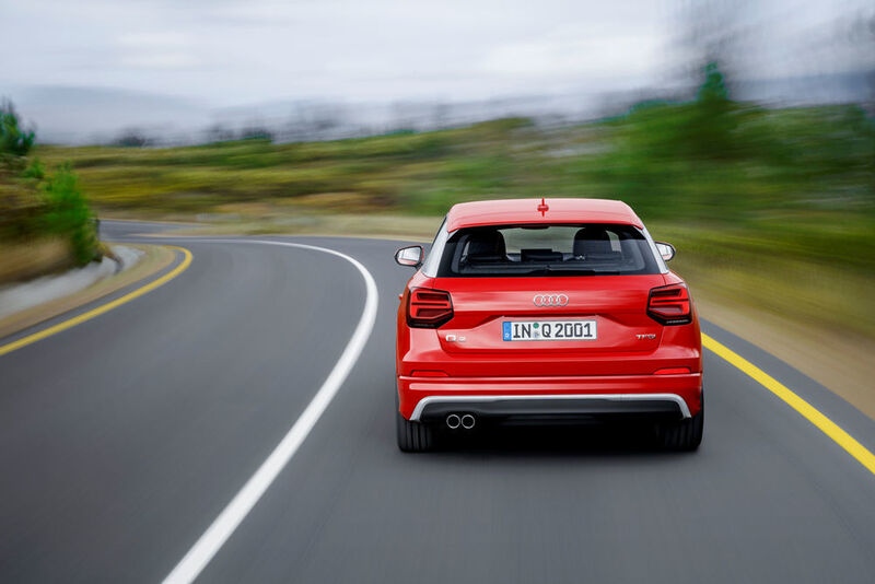 Eine steile Front, Flanken und Verglasung setzen SUV-Akzente. (Audi)