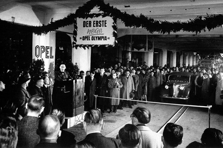 Als erster Opel nach dem Krieg lief ein Olympia am 28. Dezember 1947 in Rüsselsheim vom Band. (Foto: Opel)