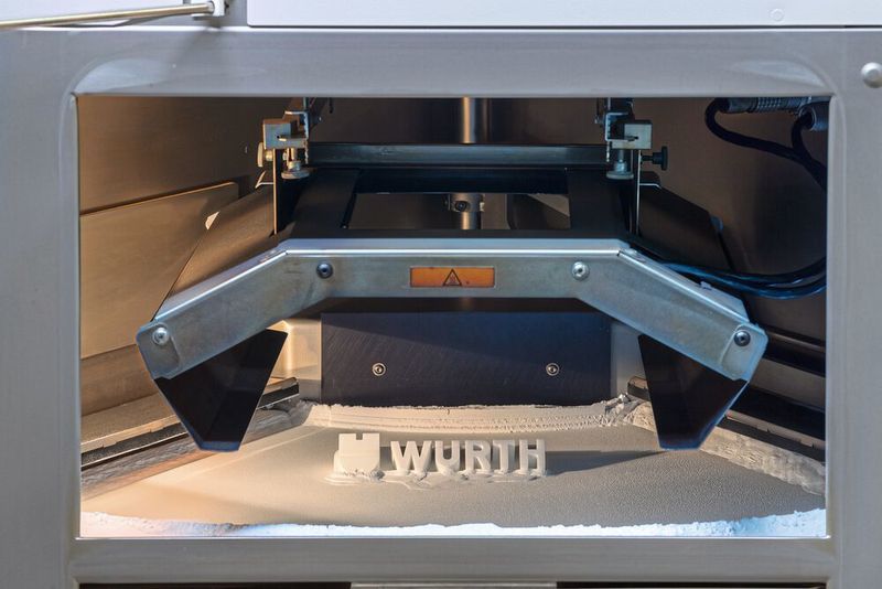 Mit Hilfe von verschiedenen Technologien wie Lasersintern, Multi Jet Fusion, Material Extrusion, Stereolithographie, 3D-Metalldruck oder Polyjet werden diese Lösungen umgesetzt. (Würth)