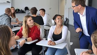 Kleine Gruppen, moderne Lehrmethoden und praxisnahe Studieninhalte: Das zeichnet die DHBW aus. (Bild: Mauritz/»kfz-betrieb«)