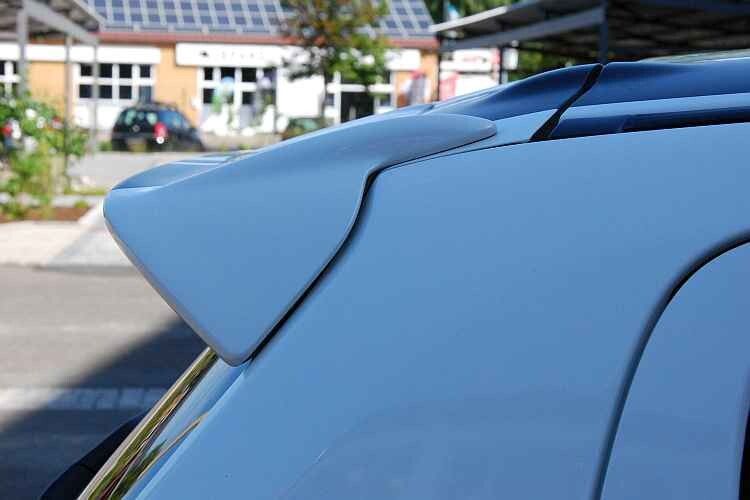 Serienmäßig besitzt der Space Star einen etwas zu auffälligen Dachspoiler. (Foto: Rosenow)